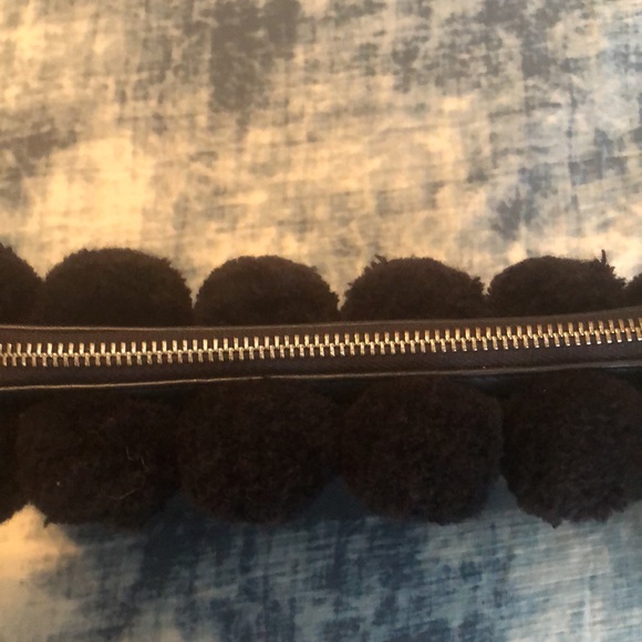 FRENCH CONNECTION black wristlet - Picture 7 of 10